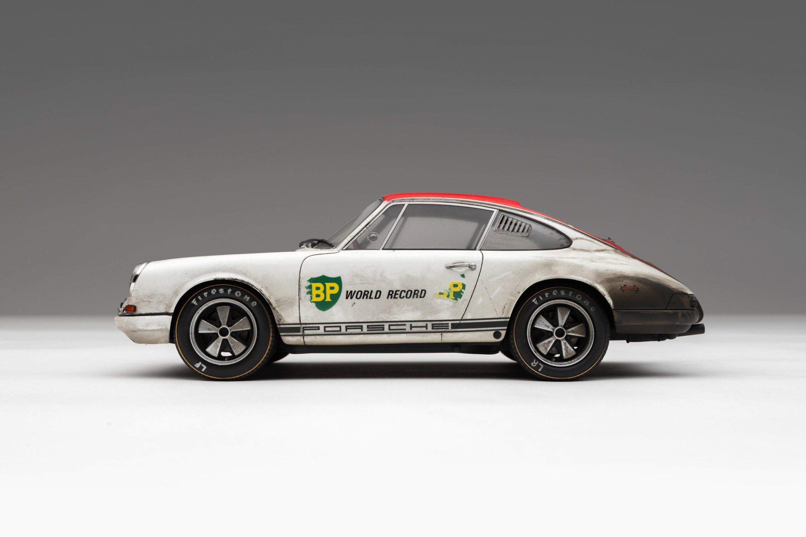 Amalgam Porsche 911 R 1967 BP World Record - Race Weathered - Weiß | 1:18 - Image 9