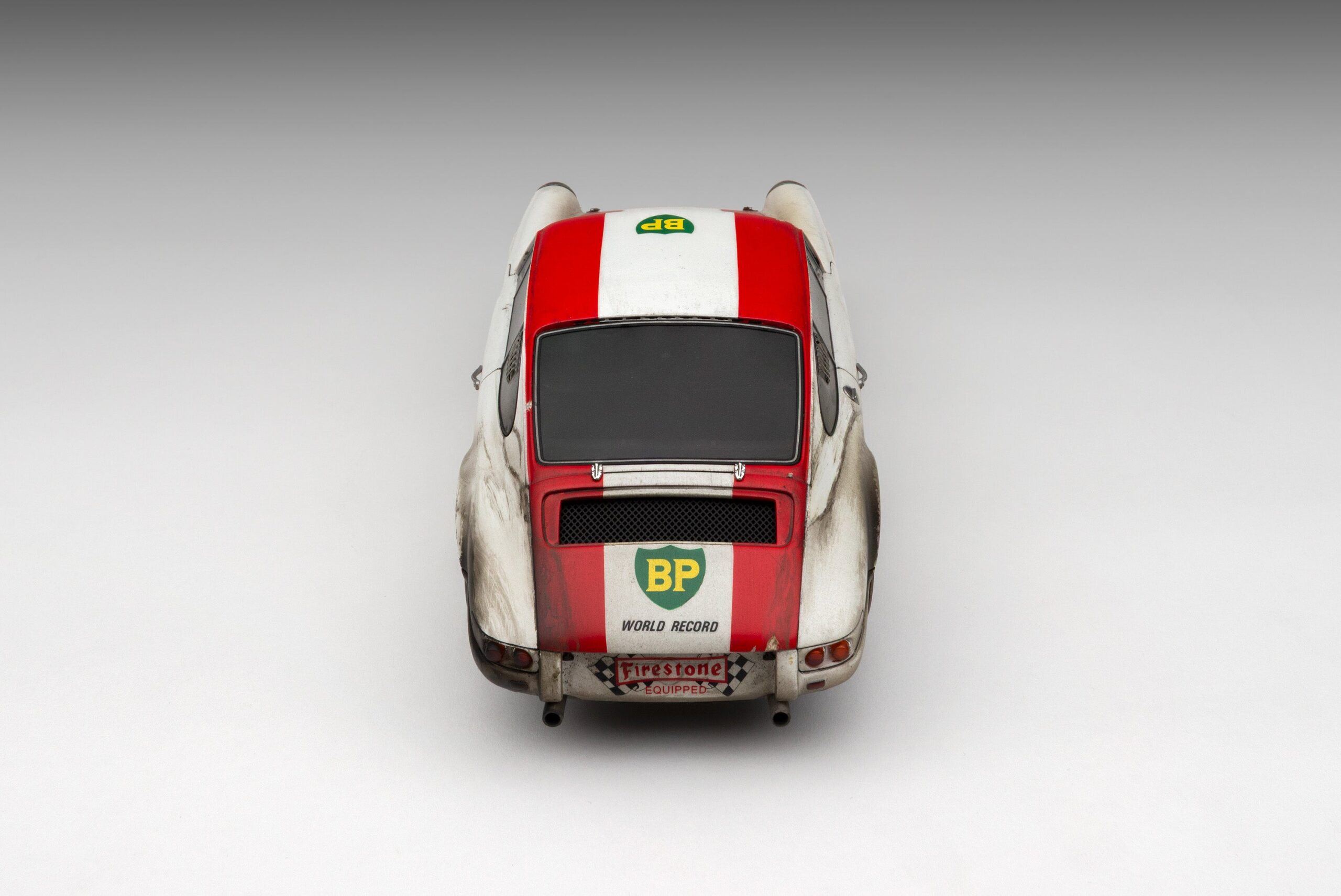 Amalgam Porsche 911 R 1967 BP World Record - Race Weathered - Weiß | 1:18 - Image 14
