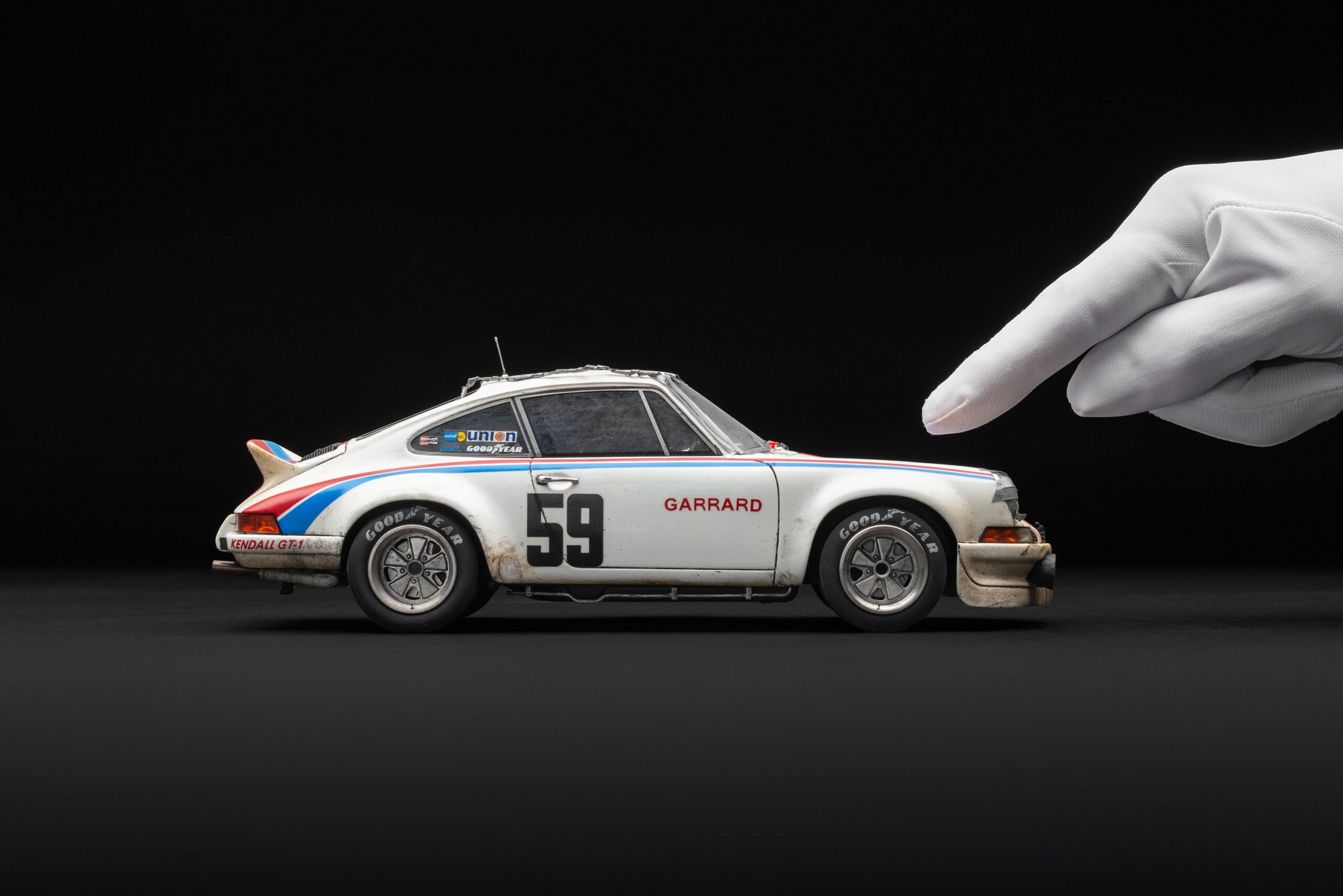 Amalgam Porsche 911 RSR 2.8 1973 Daytona Brumos Livery Race Weathered - Weiß | 1:18 – Bild 3