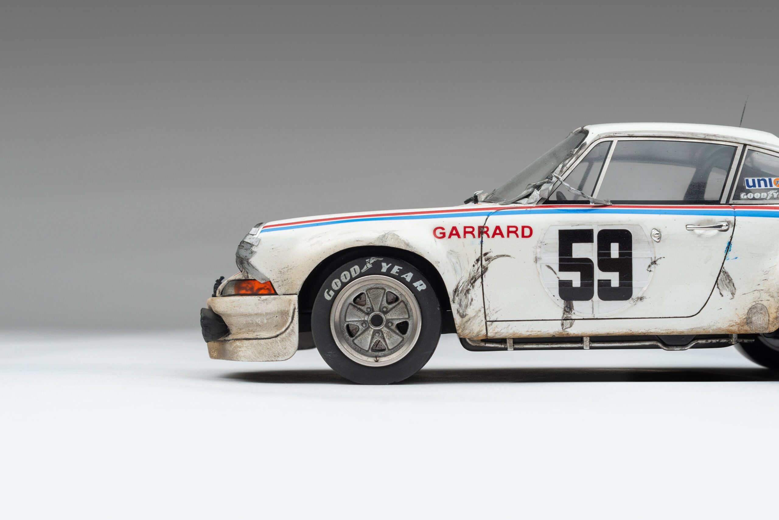 Amalgam Porsche 911 RSR 2.8 1973 Daytona Brumos Livery Race Weathered - Weiß | 1:18 – Bild 11