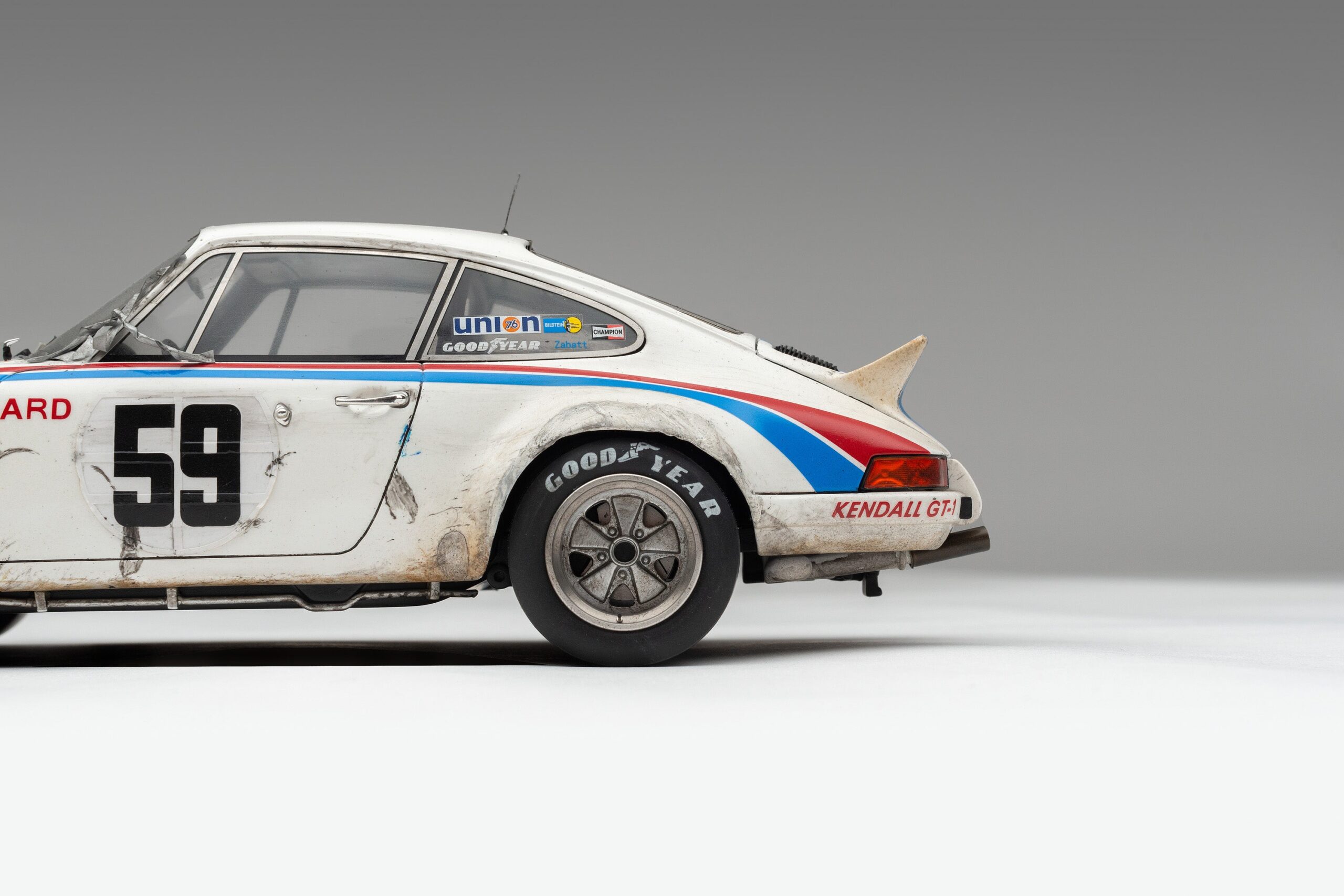 Amalgam Porsche 911 RSR 2.8 1973 Daytona Brumos Livery Race Weathered - Weiß | 1:18 – Bild 16