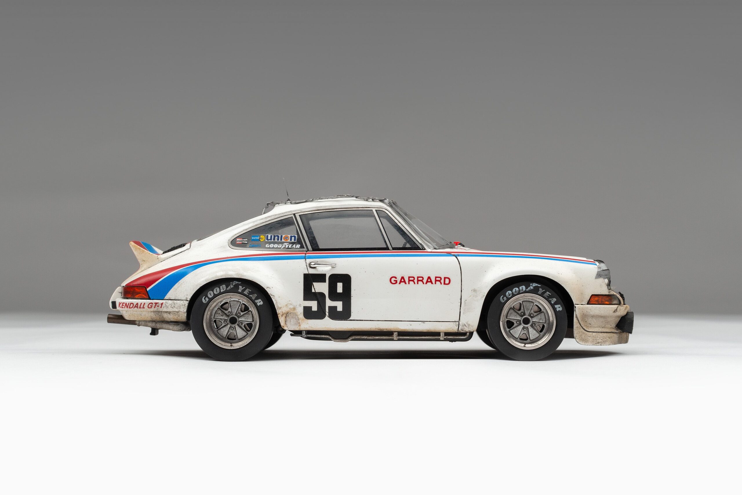 Amalgam Porsche 911 RSR 2.8 1973 Daytona Brumos Livery Race Weathered - Weiß | 1:18 – Bild 17