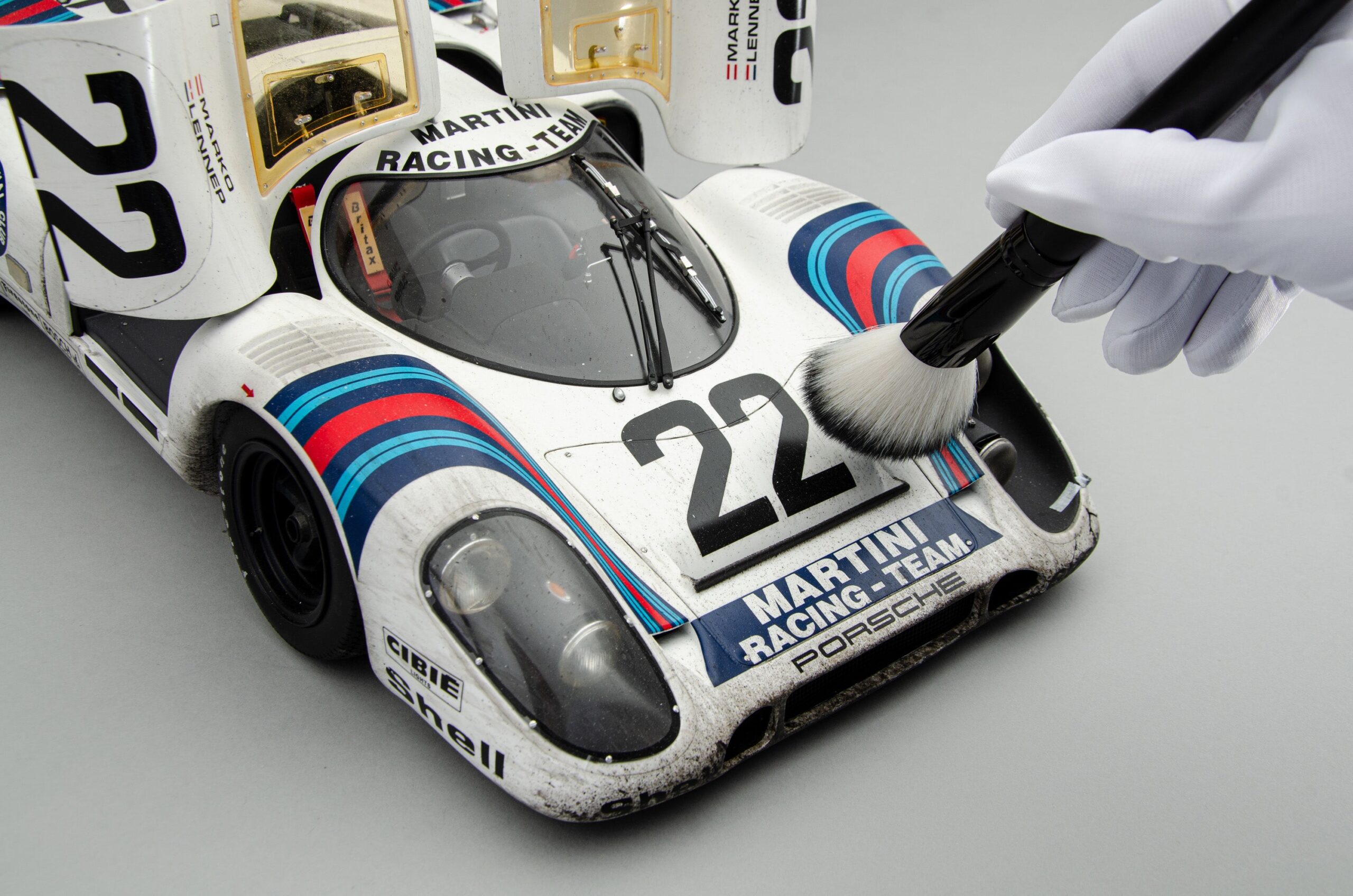 Amalgam Porsche 917 KH 1971 Le Mans Sieger Martini Livery Race Weathered | 1:8 – Bild 4