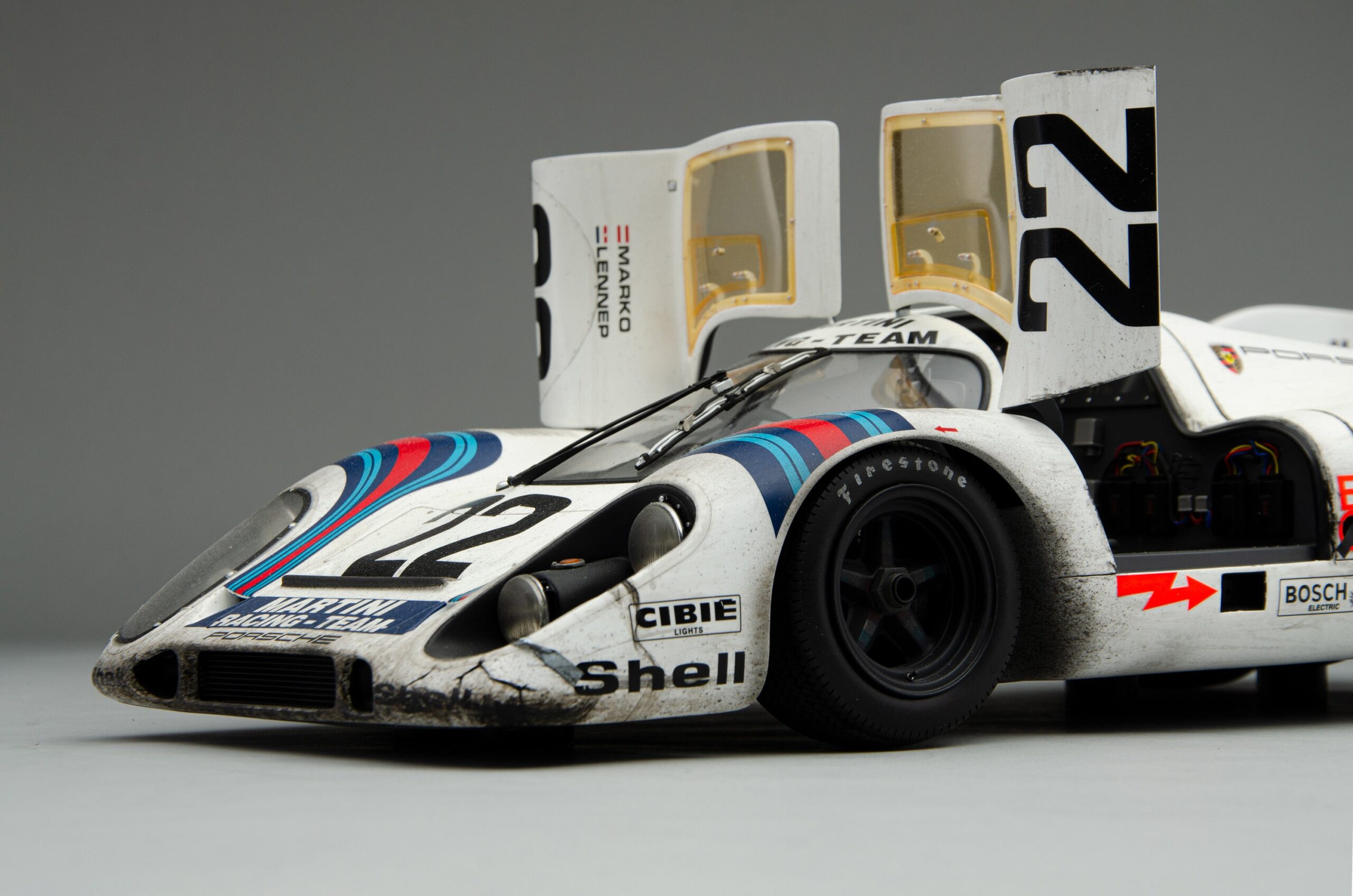 Amalgam Porsche 917 KH 1971 Le Mans Sieger Martini Livery Race Weathered | 1:8 – Bild 7