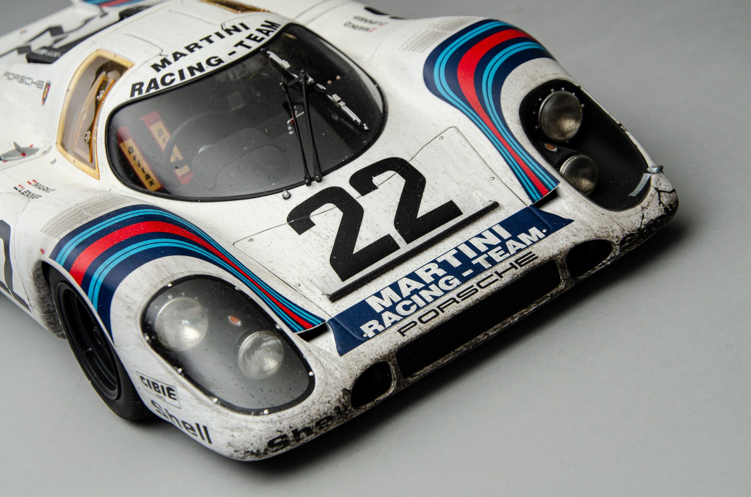 Amalgam Porsche 917 KH 1971 Le Mans Sieger Martini Livery Race Weathered | 1:8 – Bild 20