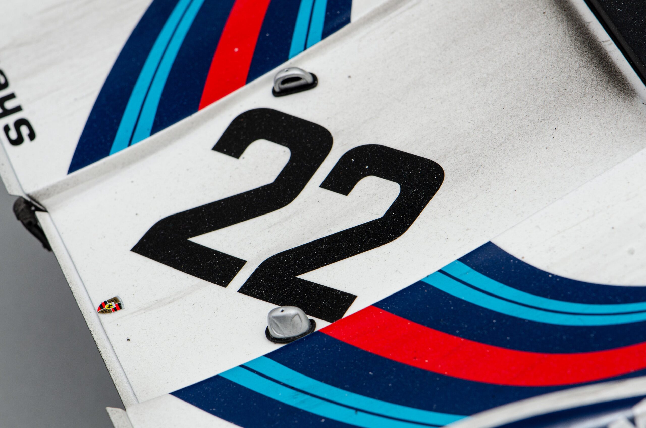 Amalgam Porsche 917 KH 1971 Le Mans Sieger Martini Livery Race Weathered | 1:8 – Bild 13