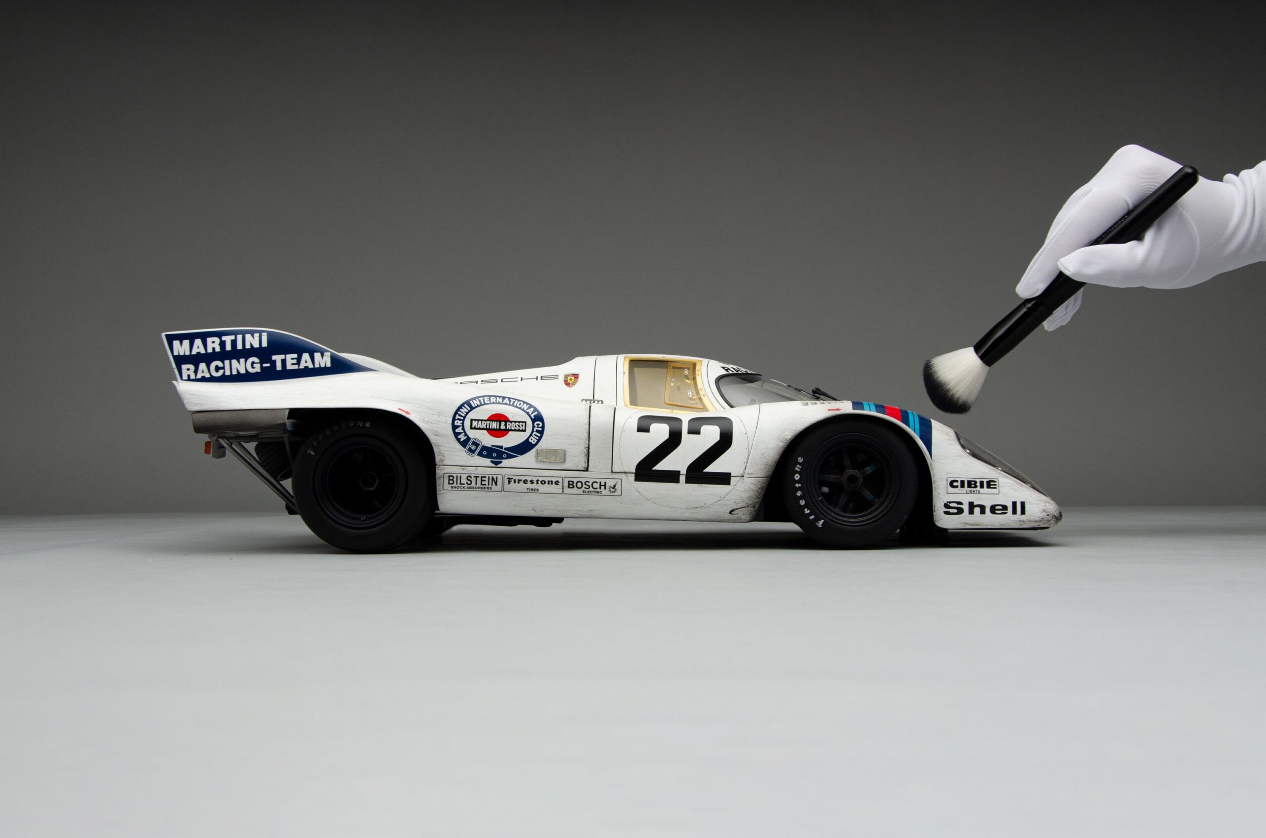 Amalgam Porsche 917 KH 1971 Le Mans Sieger Martini Livery Race Weathered | 1:8 – Bild 3