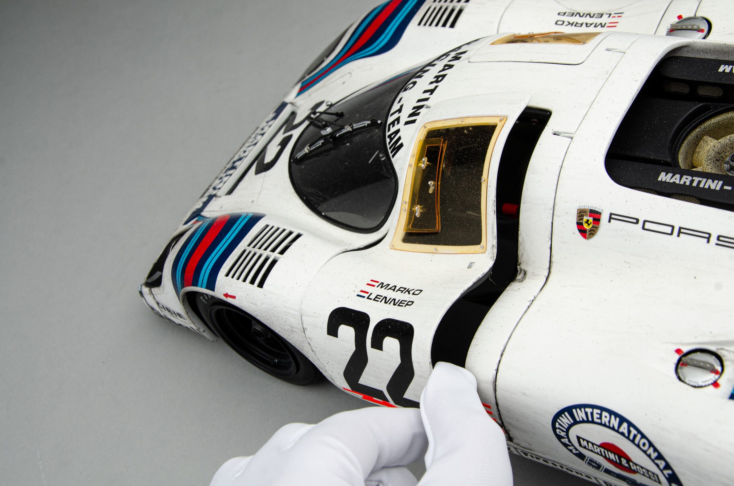 Amalgam Porsche 917 KH 1971 Le Mans Sieger Martini Livery Race Weathered | 1:8 – Bild 6