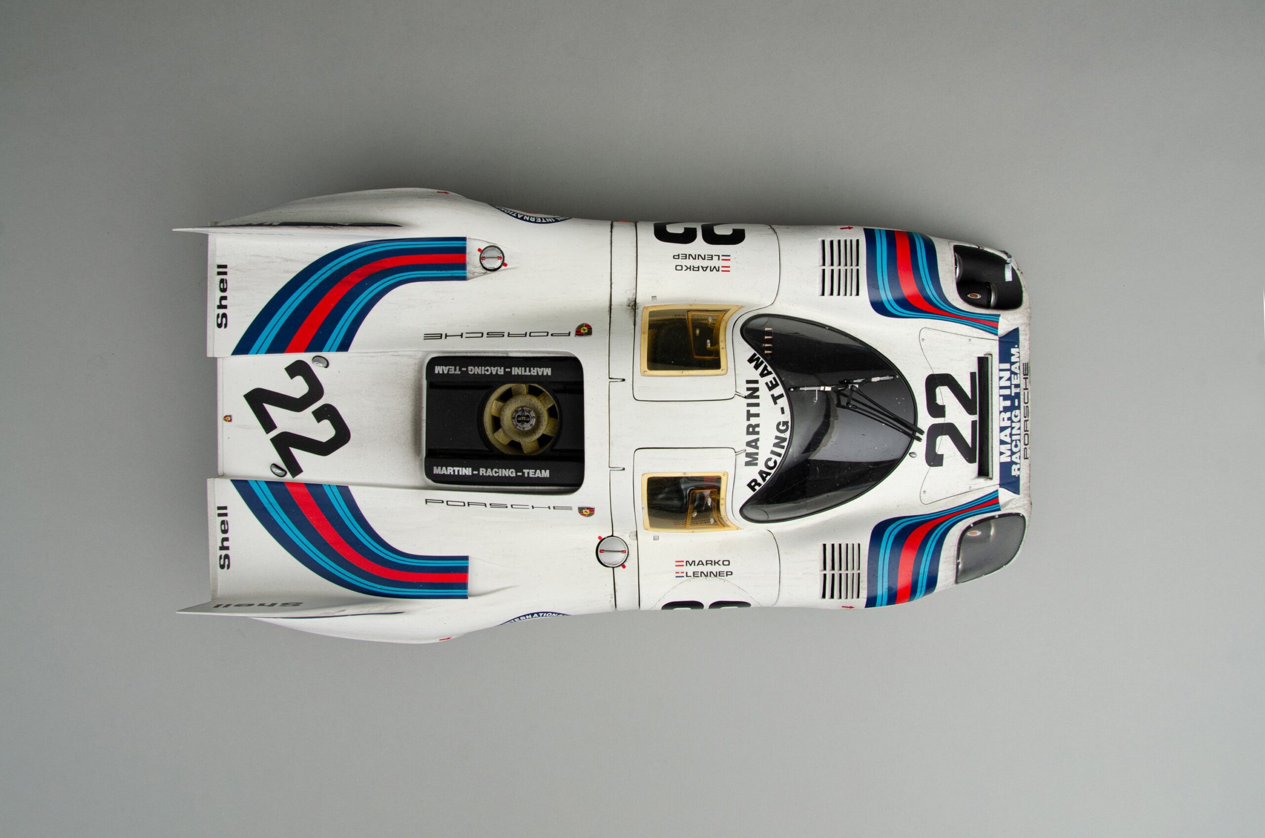 Amalgam Porsche 917 KH 1971 Le Mans Sieger Martini Livery Race Weathered | 1:8 – Bild 15