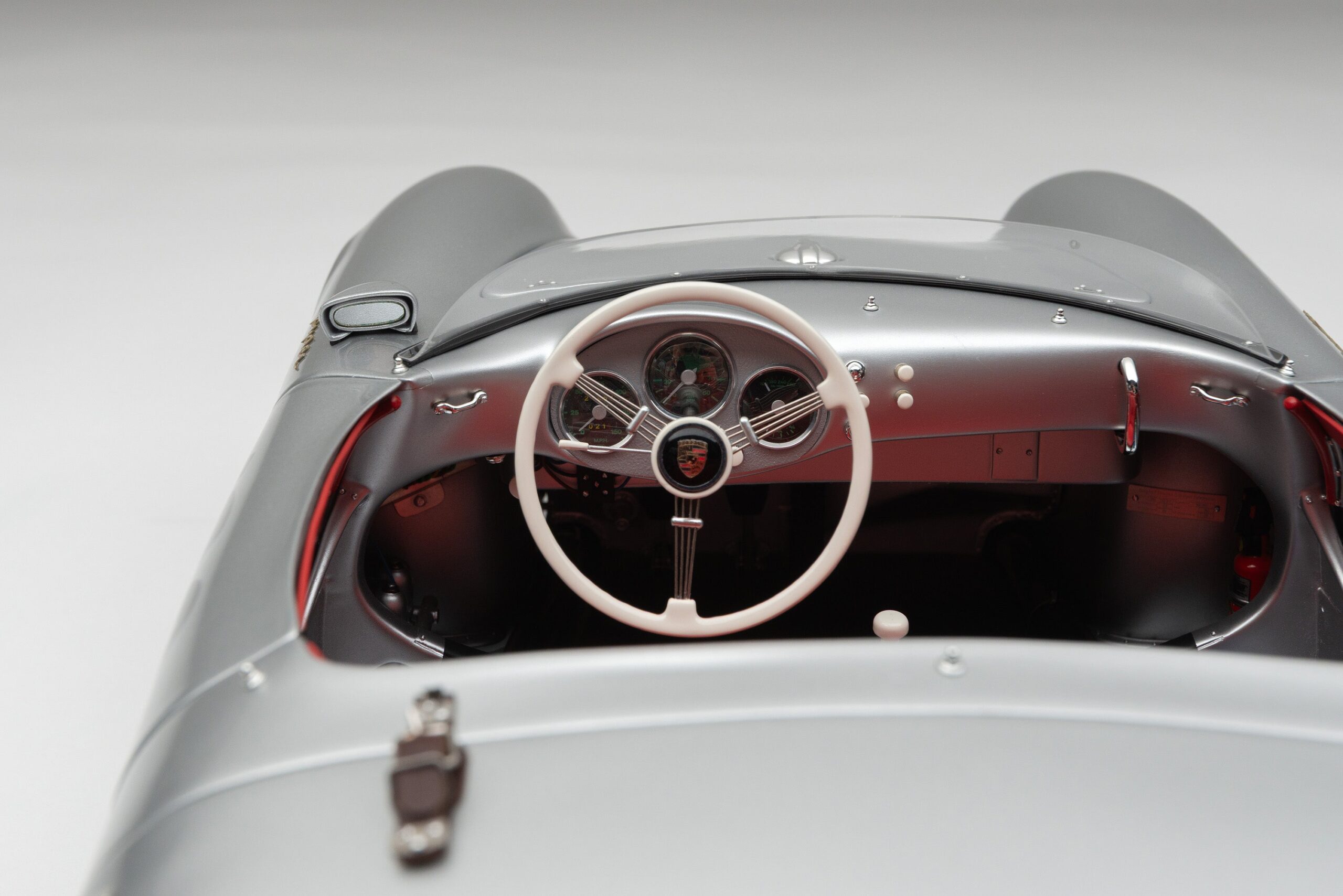 Amalgam Porsche 550 RS Spyder 'Little Bastard' (1955) James Dean Figure Edition - Silber | 1:8 - Image 14