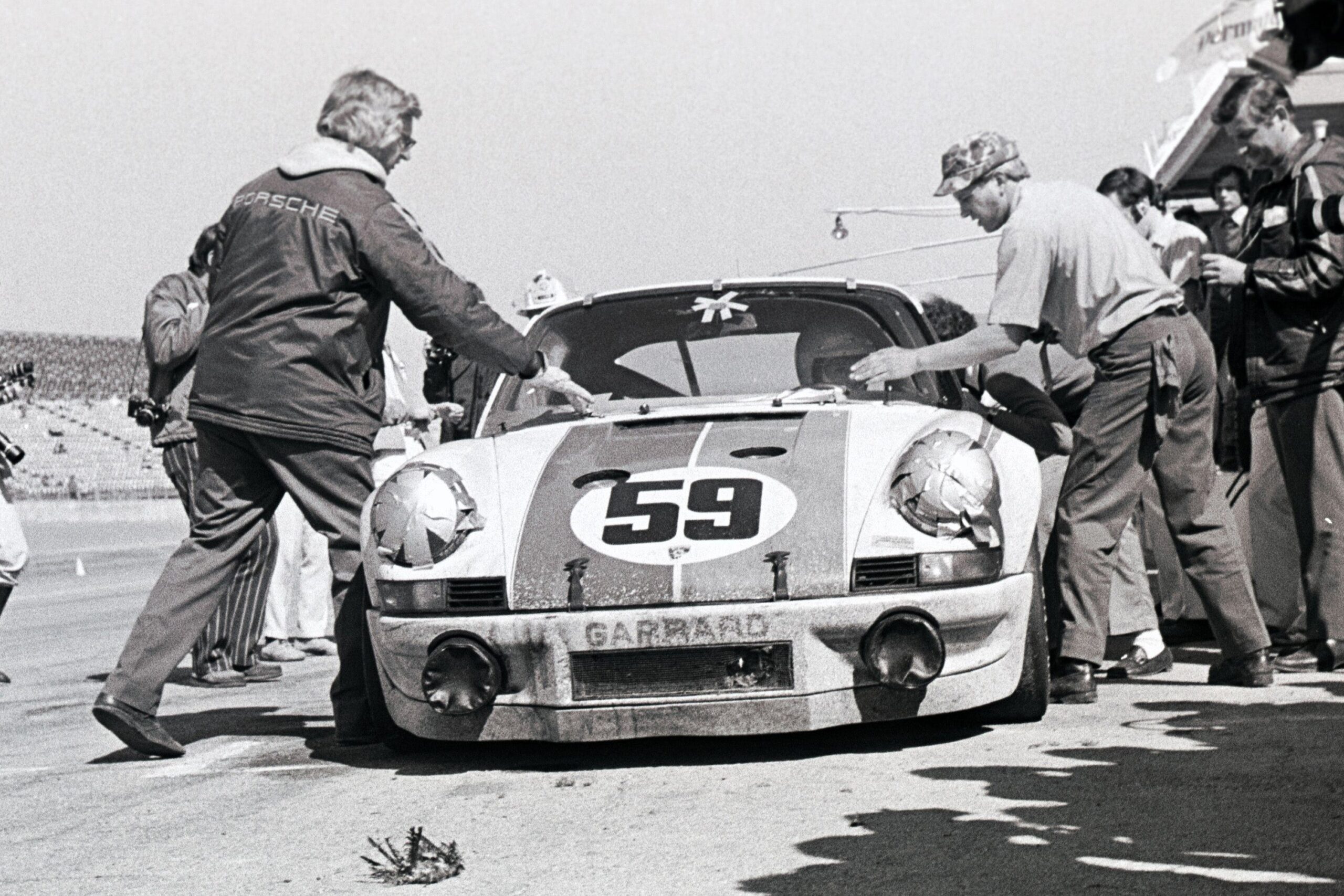 Amalgam Porsche 911 RSR 2.8 1973 Daytona Brumos Livery Race Weathered - Weiß | 1:18 – Bild 8