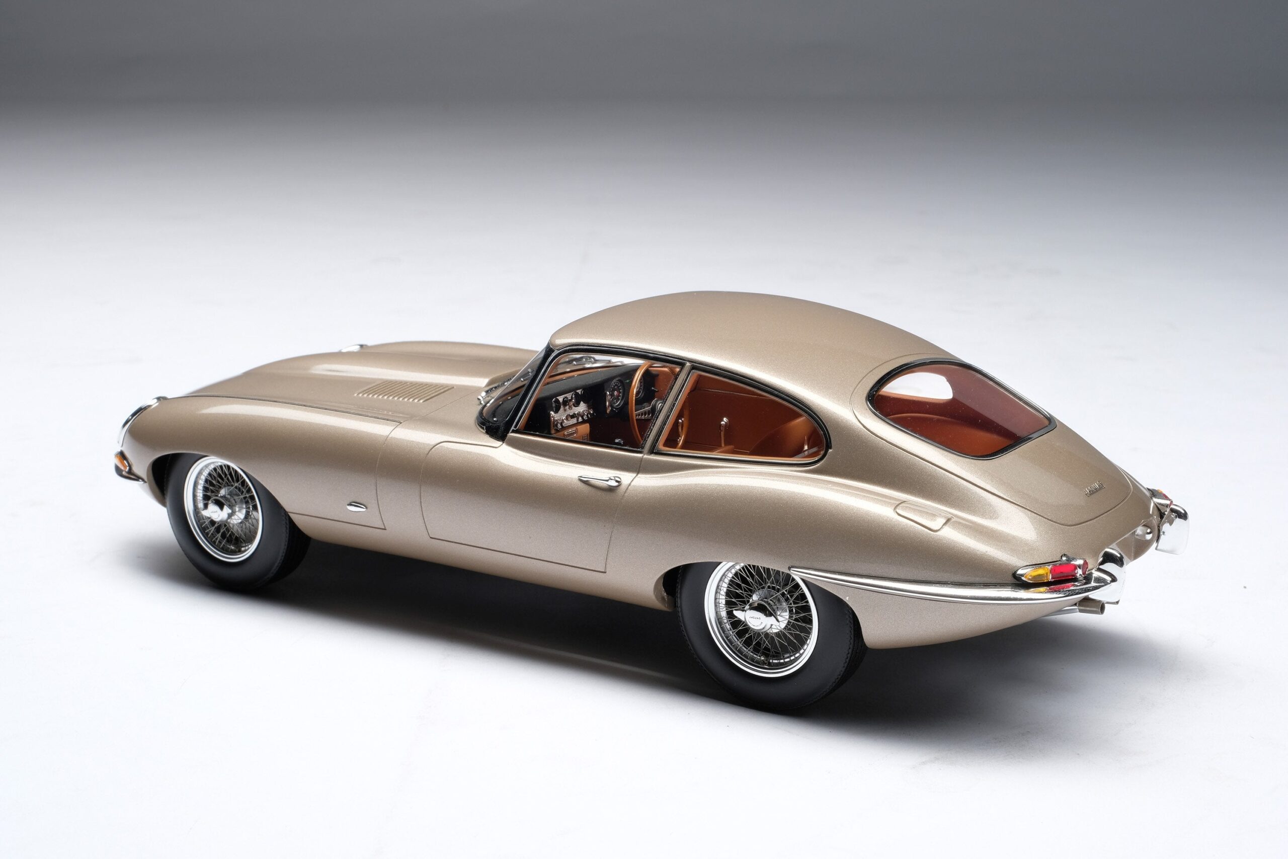 Amalgam Jaguar E-type Coupe | 1:18 – Bild 10