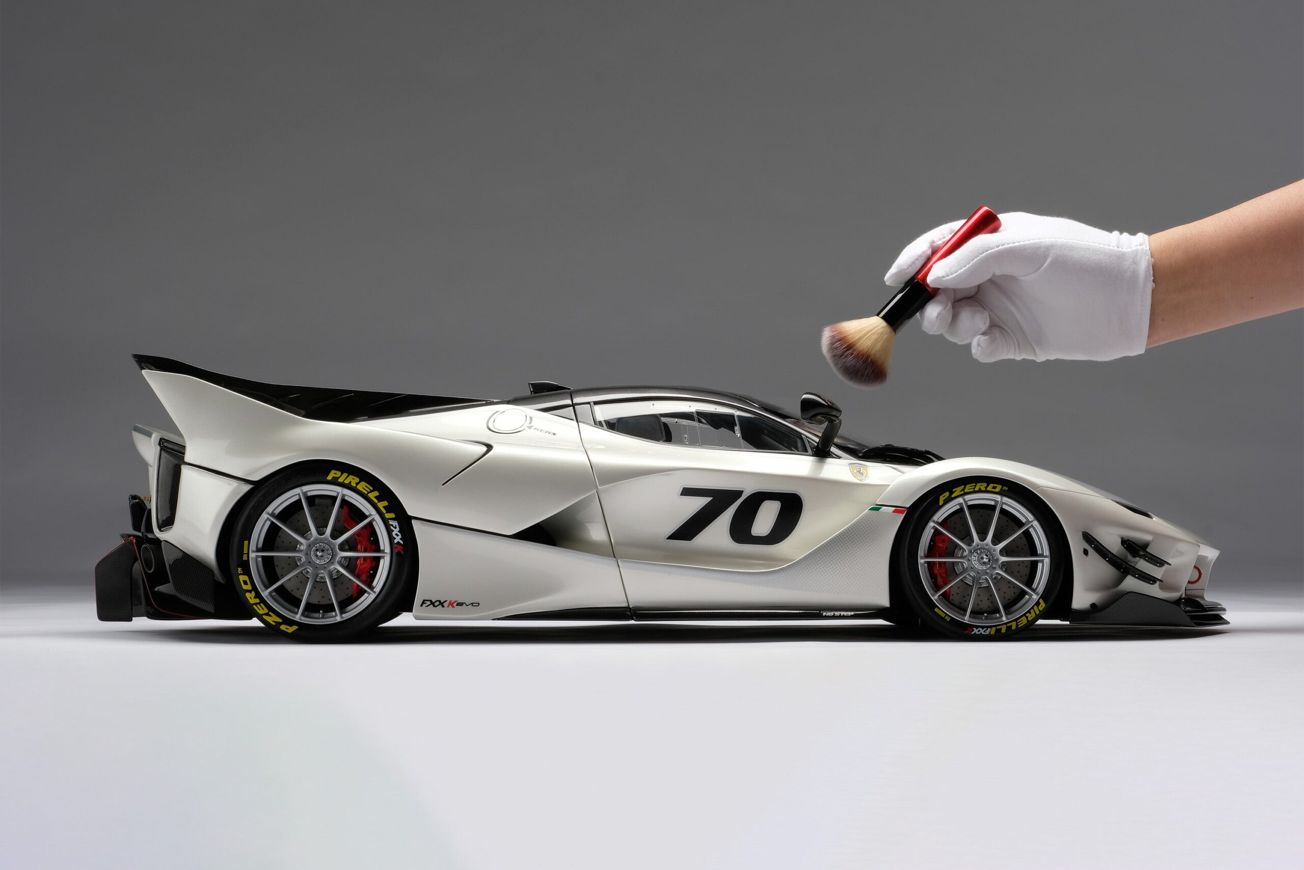 Amalgam Ferrari FXX K Evo (2017) - Weiß | 1:8 - 画像3