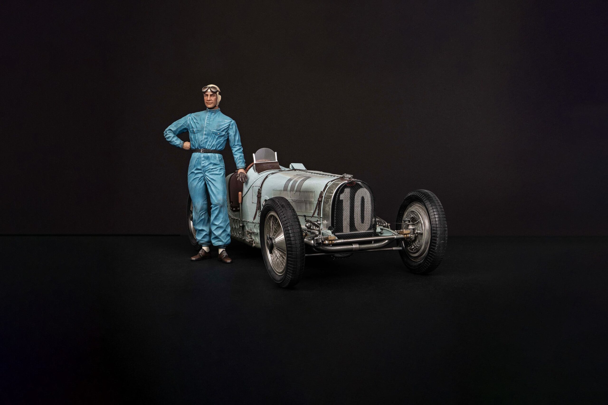 Amalgam Bugatti Type 59 1935 Belgian Grand Prix Jean-Pierre Wimille Figure Edition - Blau | 1:8 – Bild 2