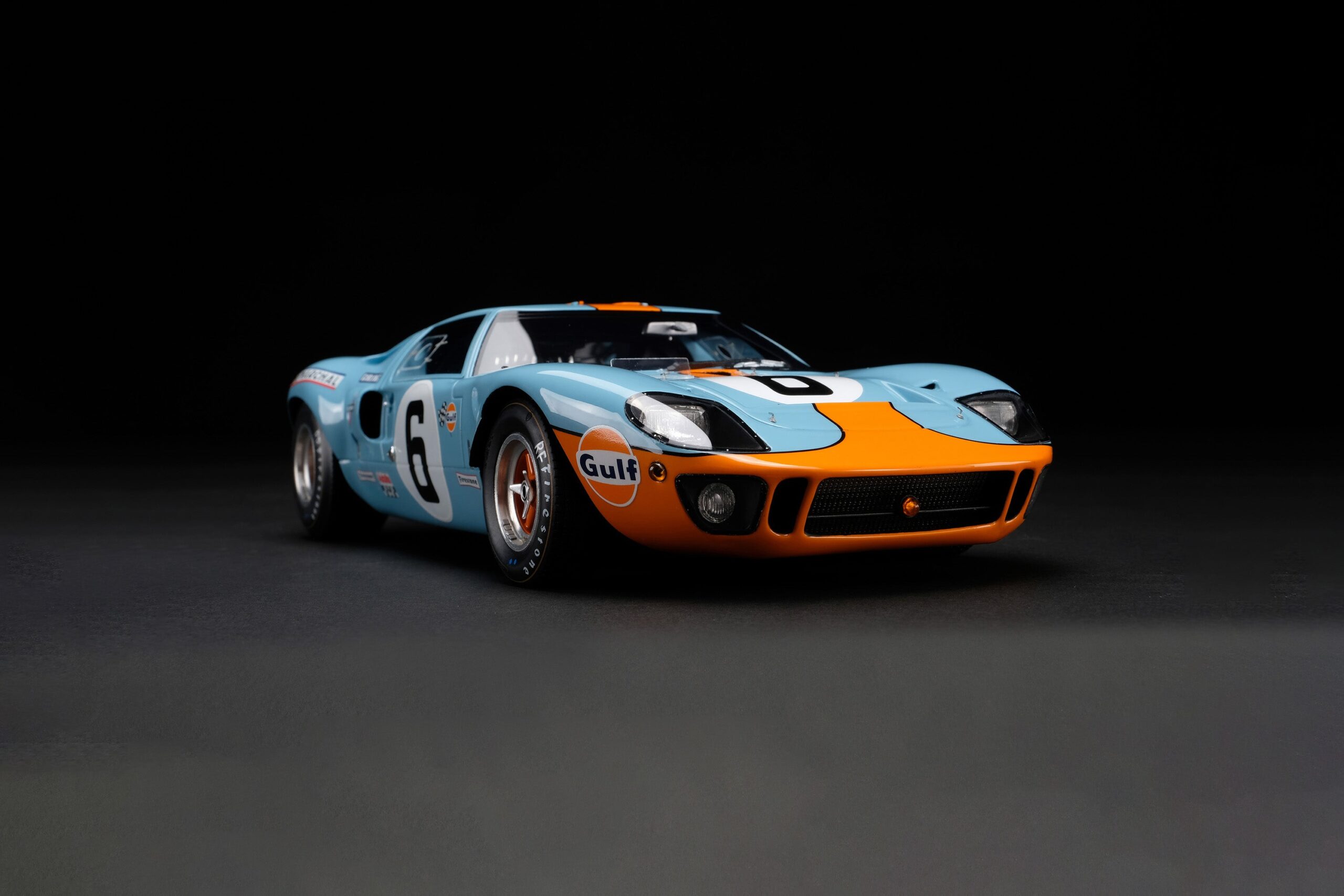 Amalgam Ford GT40 1969 Le Mans Winner - Hellblau/Orange | 1:18 – Bild 2