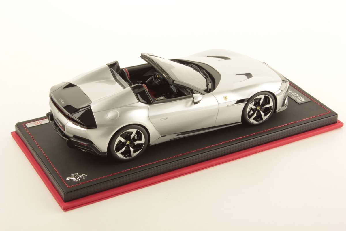 MR Collection Ferrari 12 Cilindri Spider - Nurburgring Silver | 1:18 – Bild 2