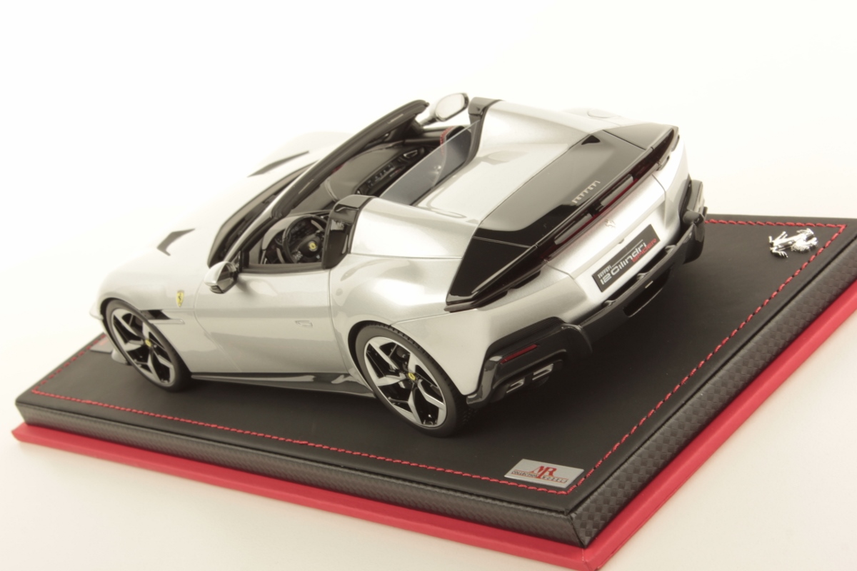 MR Collection Ferrari 12 Cilindri Spider - Nurburgring Silver | 1:18 – Bild 4