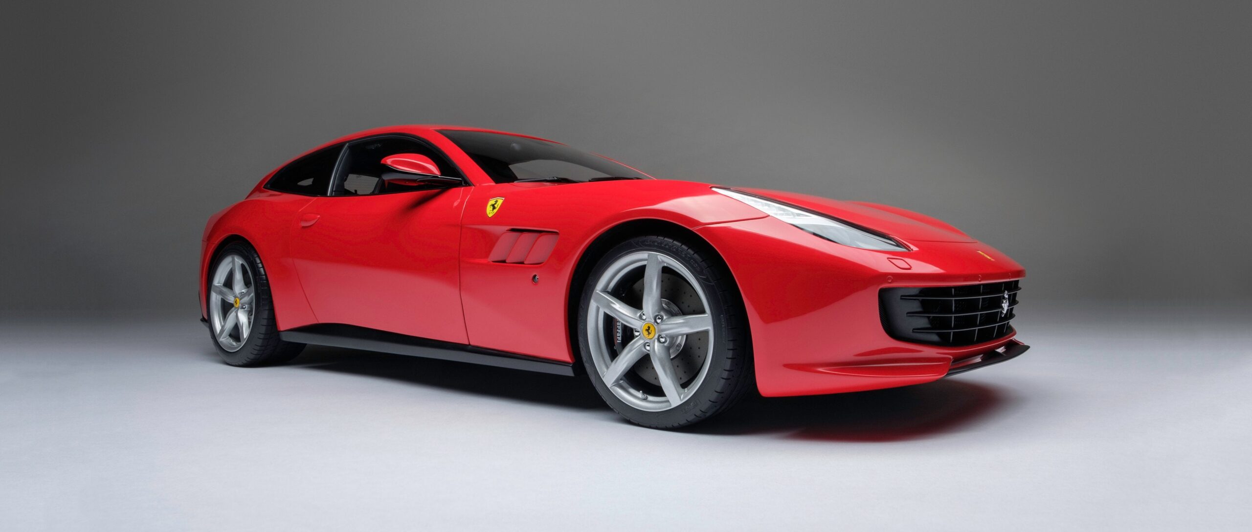 Amalgam Ferrari GTC4Lusso (2016) - Rot | 1:8 - 画像2