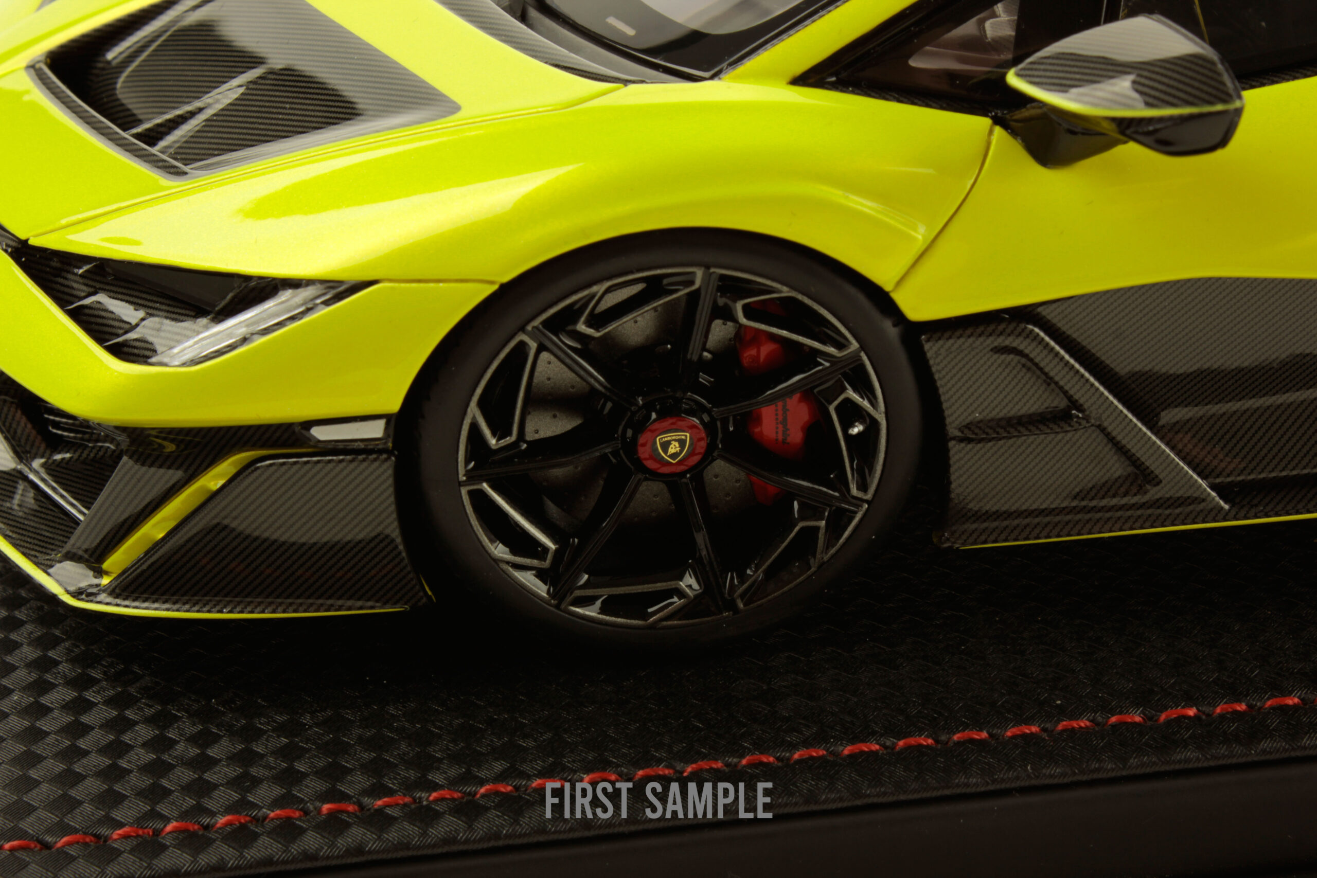 MR Collection Lamborghini Fenomeno - Yellow Crius | 1:18 - Image 6