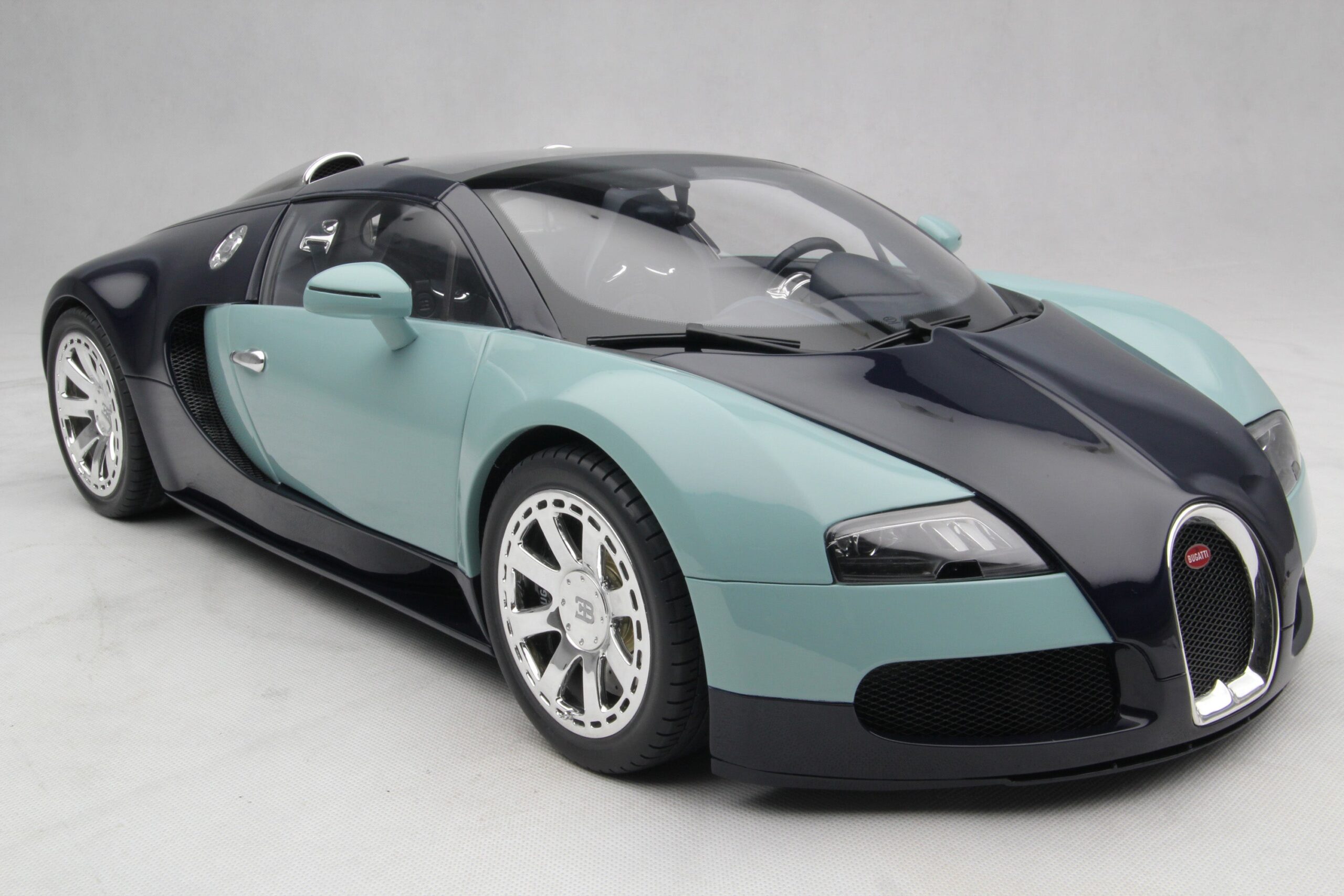 Amalgam Bugatti Veyron Tailor Made | 1:8 - Image 26
