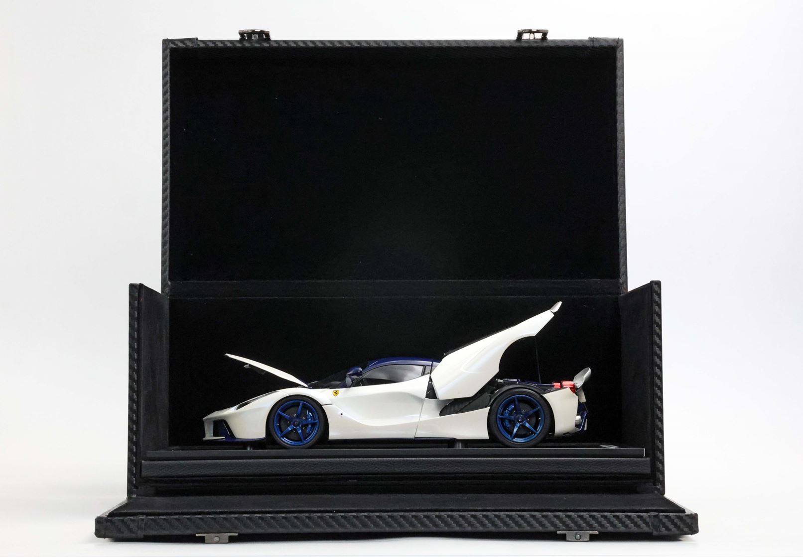 BBR Ferrari LaFerrari 2012 Special Box - Birdcage White | 1:18 – Bild 9