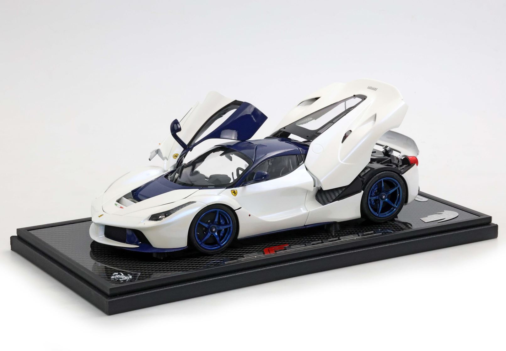 BBR Ferrari LaFerrari 2012 Special Box - Birdcage White | 1:18 – Bild 2