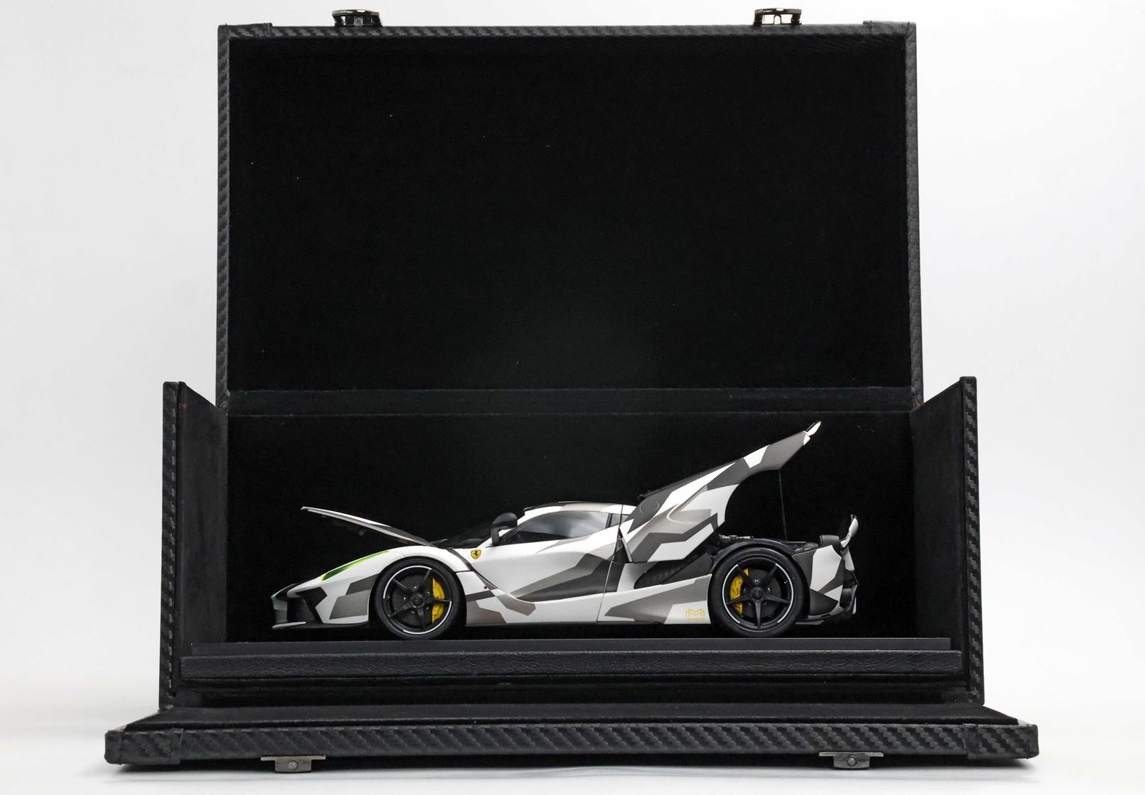 BBR Ferrari LaFerrari 2012 Special Box - Camouflage | 1:18 – Bild 9