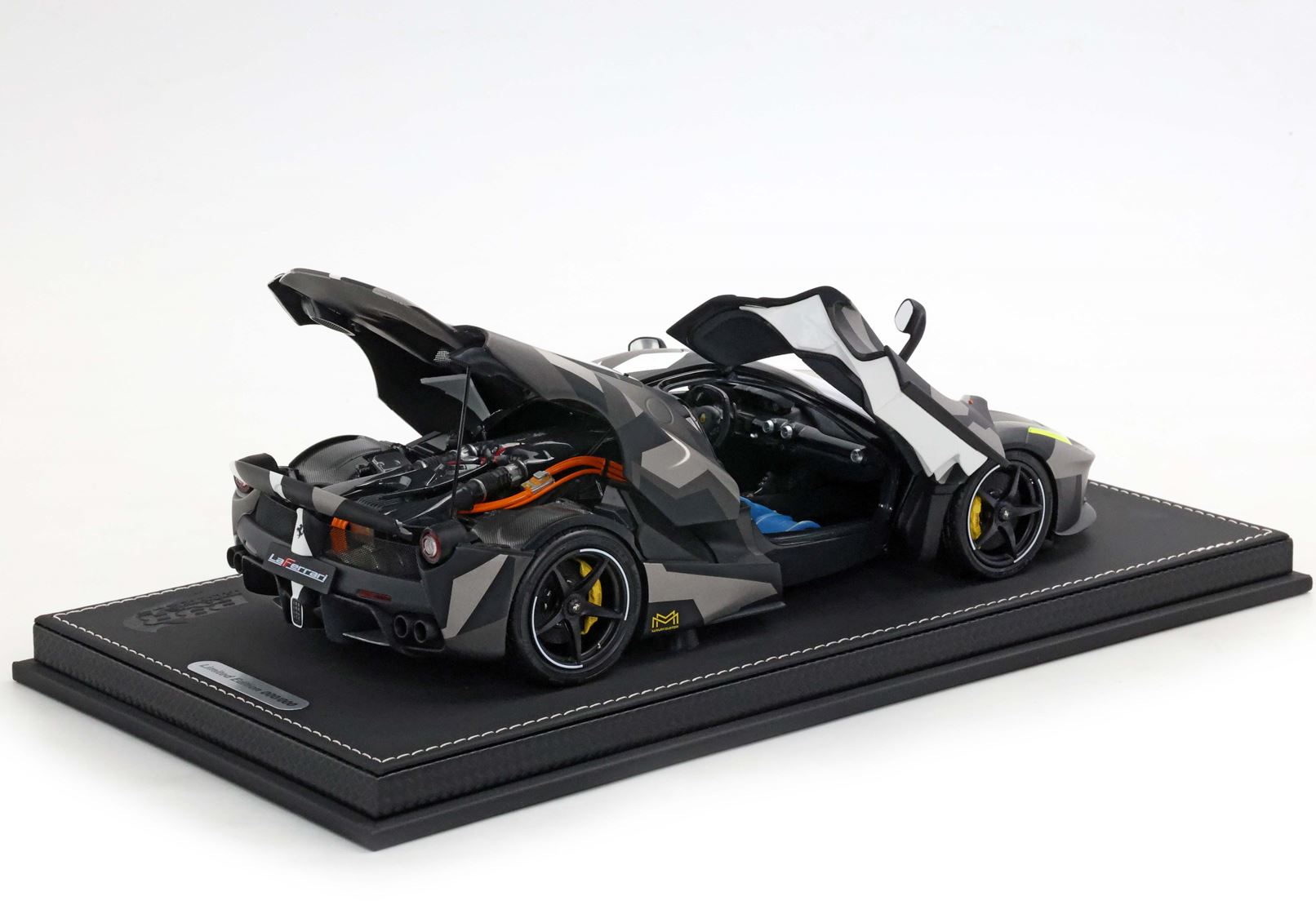 BBR Ferrari LaFerrari 2012 Special Box - Camouflage | 1:18 – Bild 3